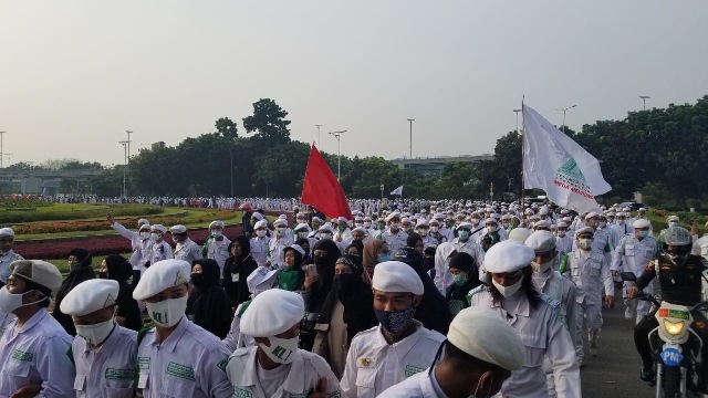 27 Maskapai Tunda Terbang   Kru Pesawat dan Calon  Penumpang Terjebak Macet di Tol 