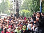 Band Kotak Hipnotis Ribuan Penggemar Musik Cadas