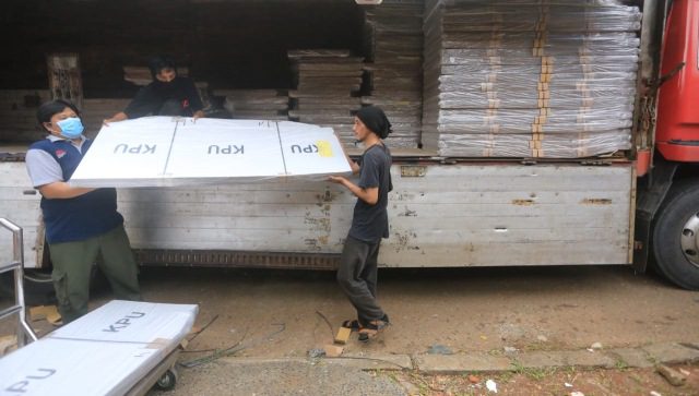 Bilik Suara Kardus Dibuat di Gresik 6.000 Bilik Tiba di Gudang KPU Tangsel