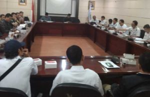 Komisi I DPRD Kota Tangerang menggelar rapat dengar pendapat terkait adanya permasalahan perusahaan pabrik karton di wilayah Kelurahan Koang Jaya, Kecamatan Karawaci, Rabu (11/1).