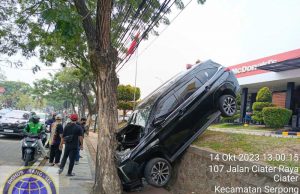 Penyebab Avanza Tabrak Pohon di Serpong, Sopir Diduga Baru Belajar Bawa Mobil